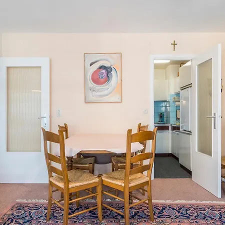 Vintage Apartment With Seaside View & Parking Daire Koksijde