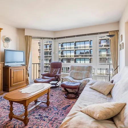 Vintage Apartment With Seaside View & Parking